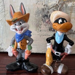 1993 Looney Tunes Bugs Bunny and Daffy Duck salt and pepper set VGT 4”